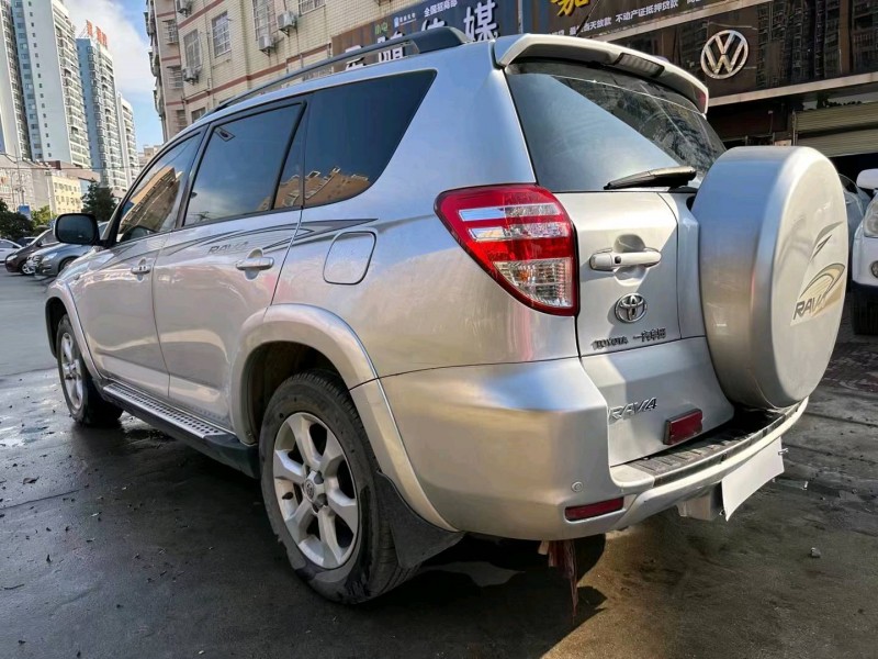 宜昌10年丰田RAV43
