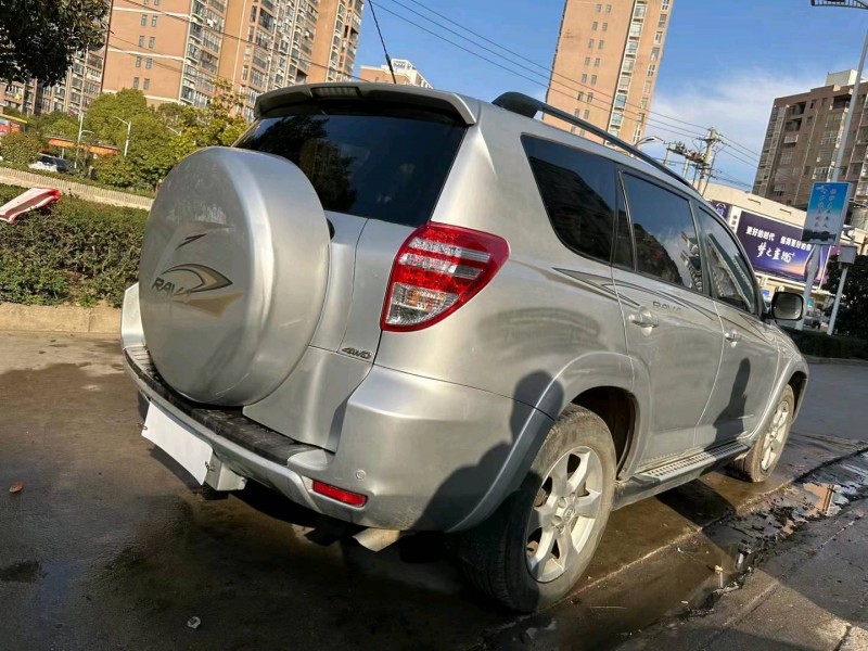 宜昌10年丰田RAV44