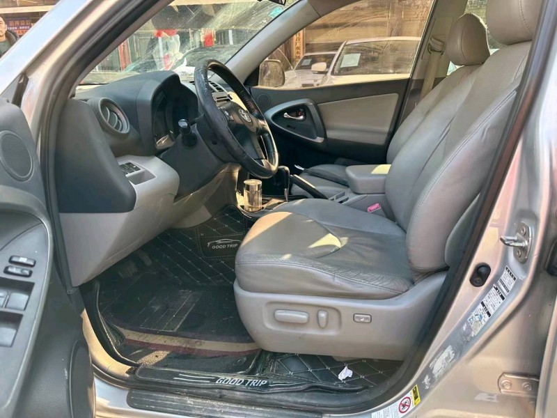 宜昌10年丰田RAV45