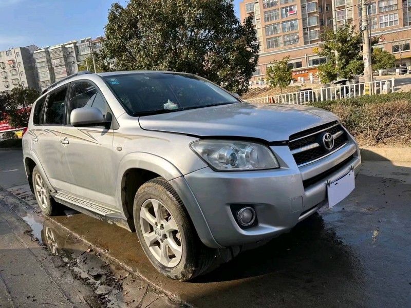 宜昌10年丰田RAV47