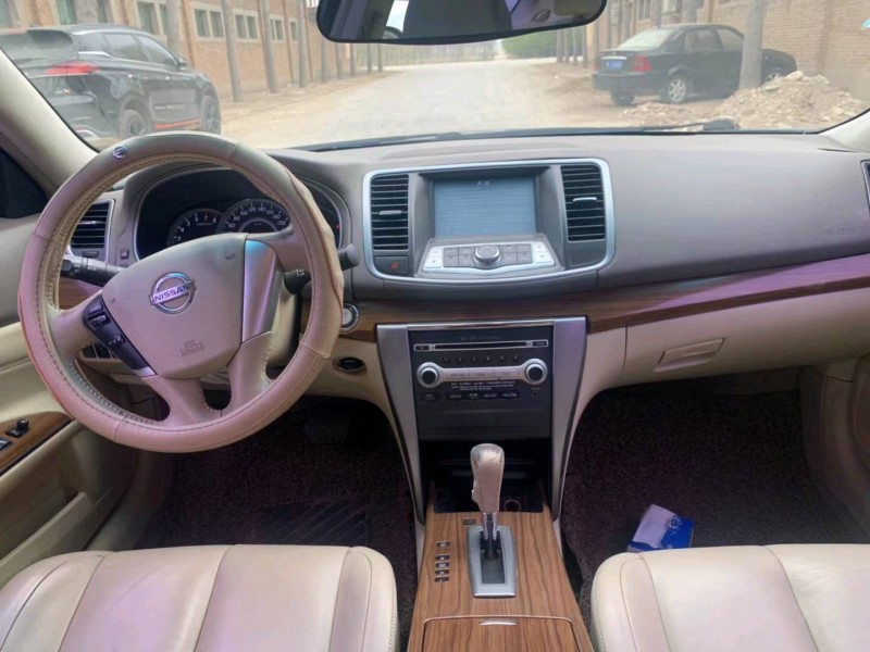 保定11年日产天籁4