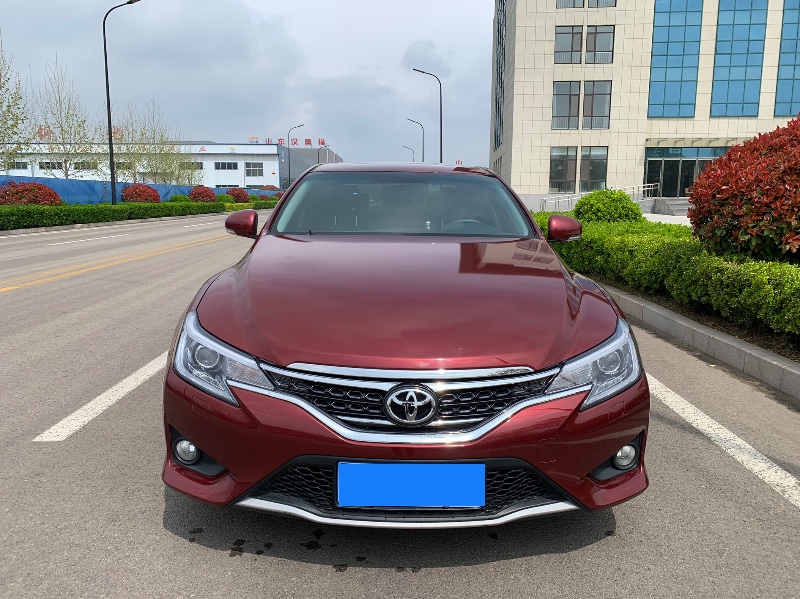 济宁15年丰田锐志1