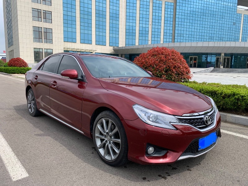 济宁15年丰田锐志2