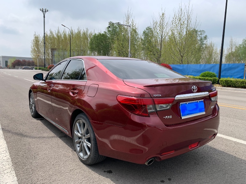 济宁15年丰田锐志4