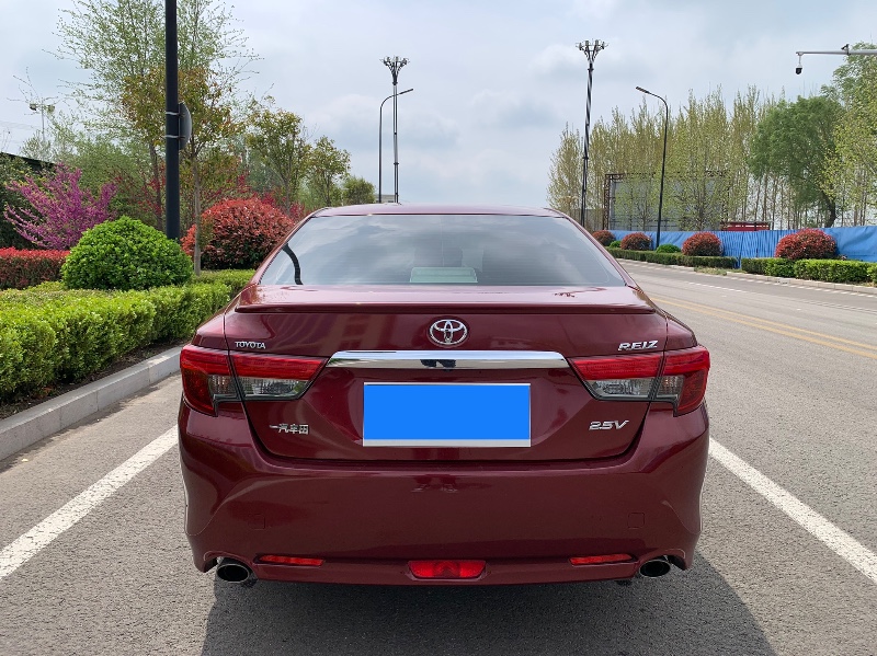 济宁15年丰田锐志5