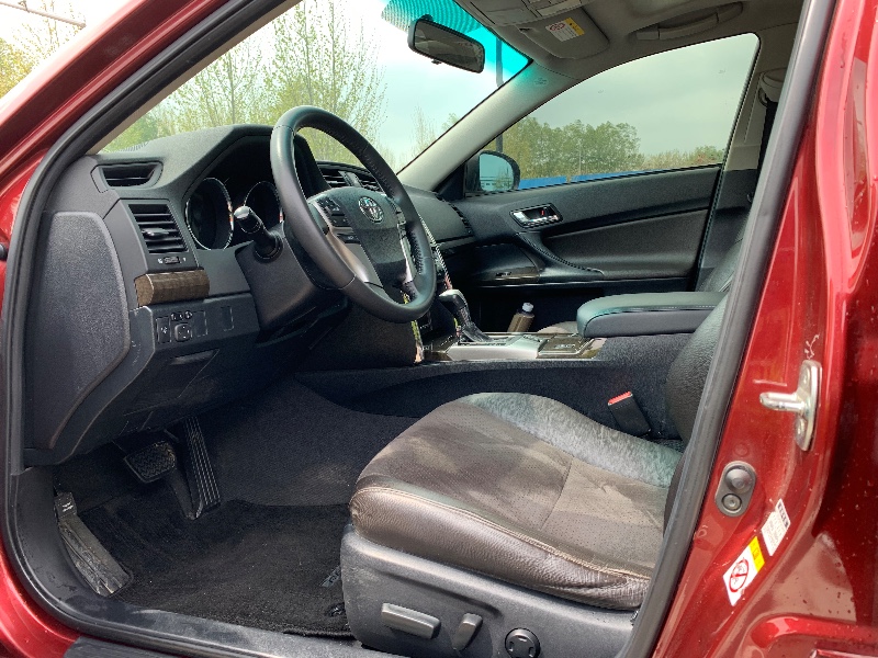 济宁15年丰田锐志6