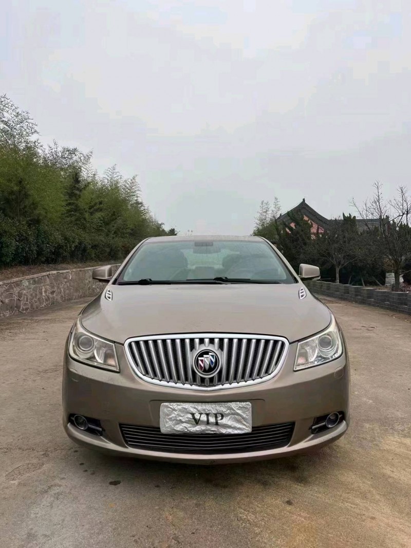 青岛10年别克君越1