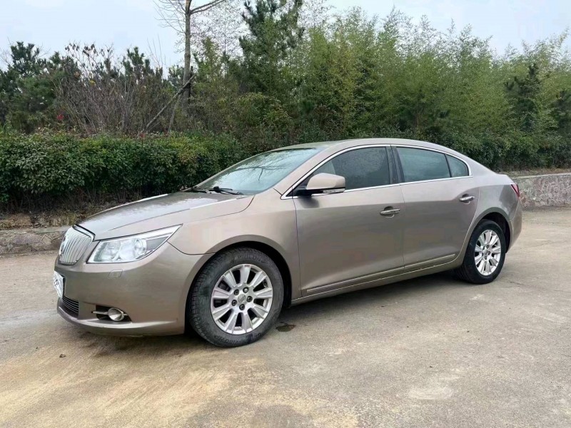 青岛10年别克君越2