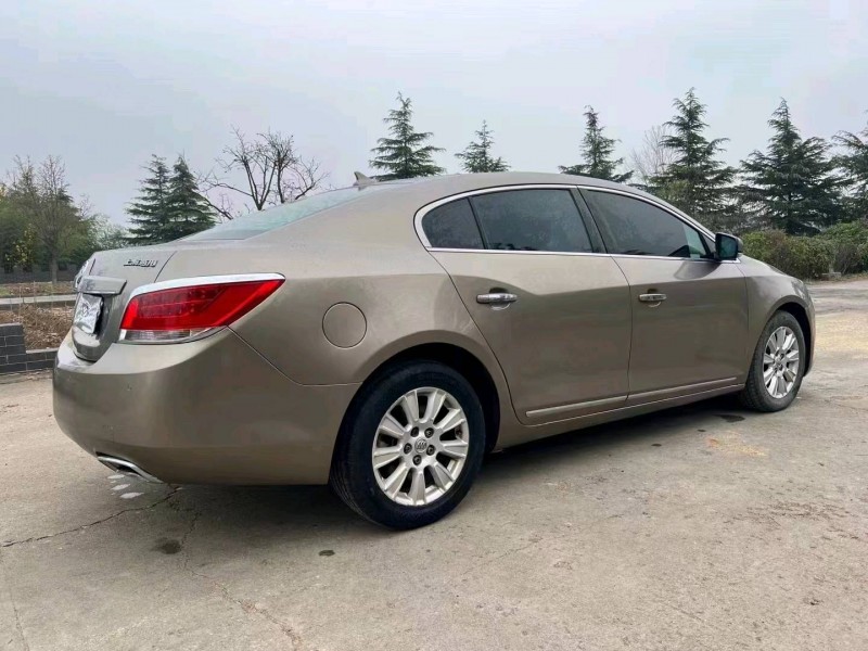 青岛10年别克君越4