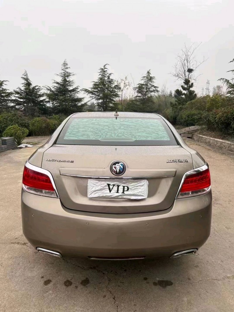 青岛10年别克君越6