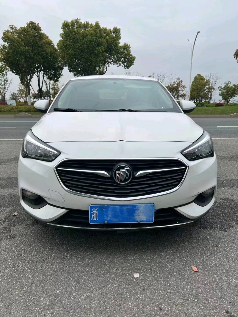 青岛18年别克凯越1