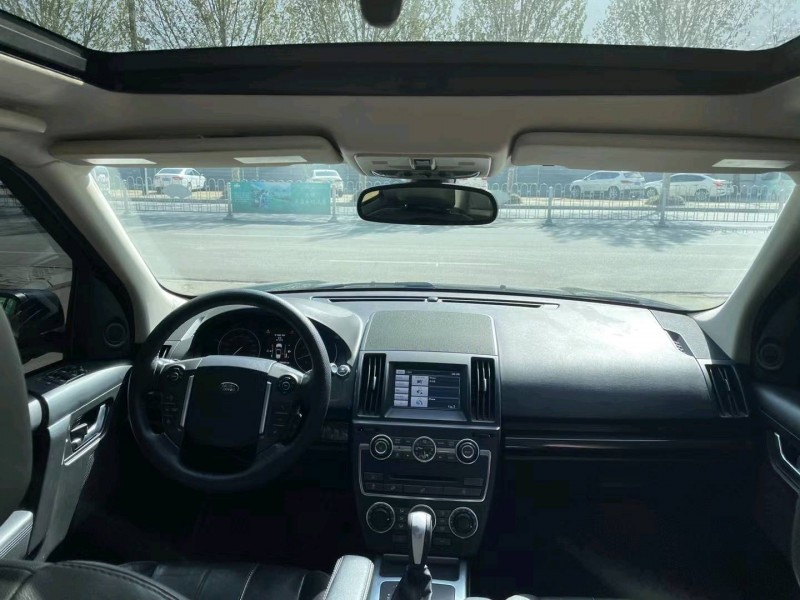 济宁14年路虎神行者4