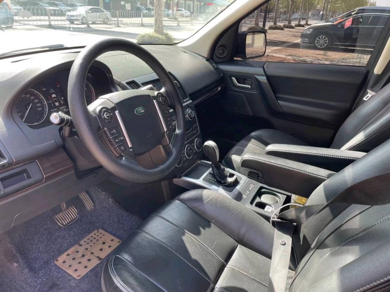 济宁14年路虎神行者6