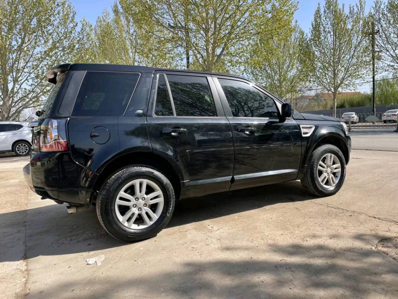 济宁14年路虎神行者7