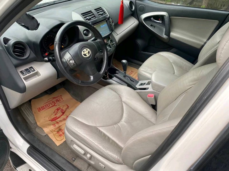 沈阳11年丰田RAV44