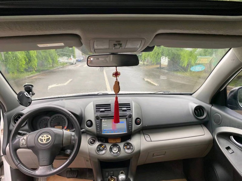 沈阳11年丰田RAV46