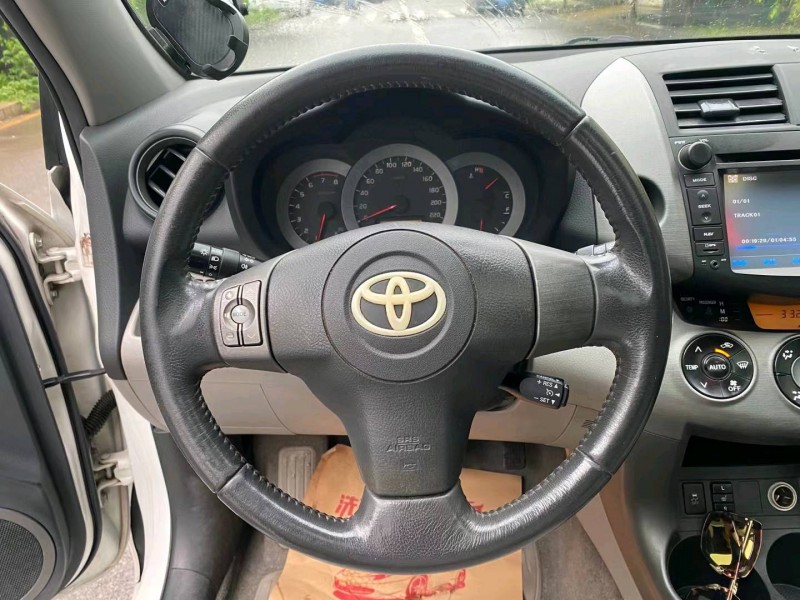 沈阳11年丰田RAV48