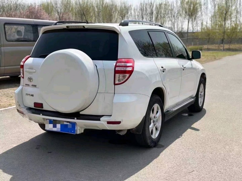 沈阳11年丰田RAV49