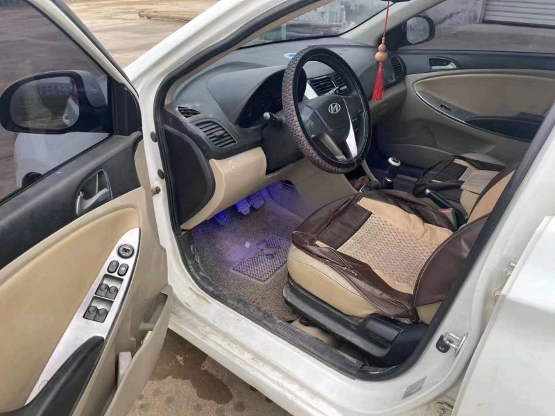 鹤壁15年现代瑞纳7