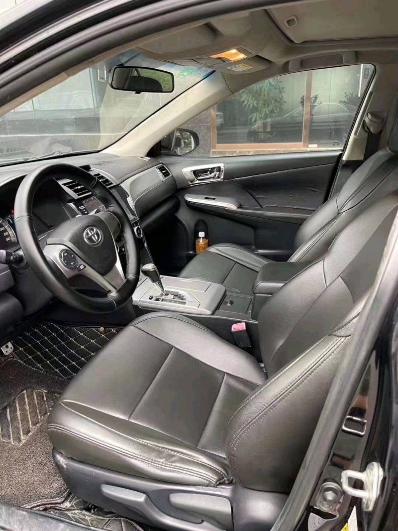 广州14年丰田凯美瑞4