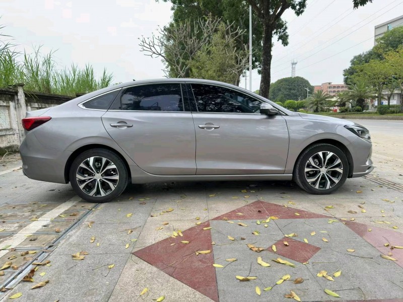 东莞21年长安汽车逸动8