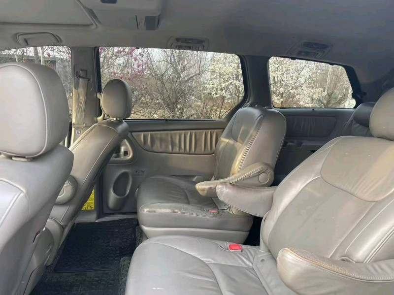 潍坊11年丰田塞纳5