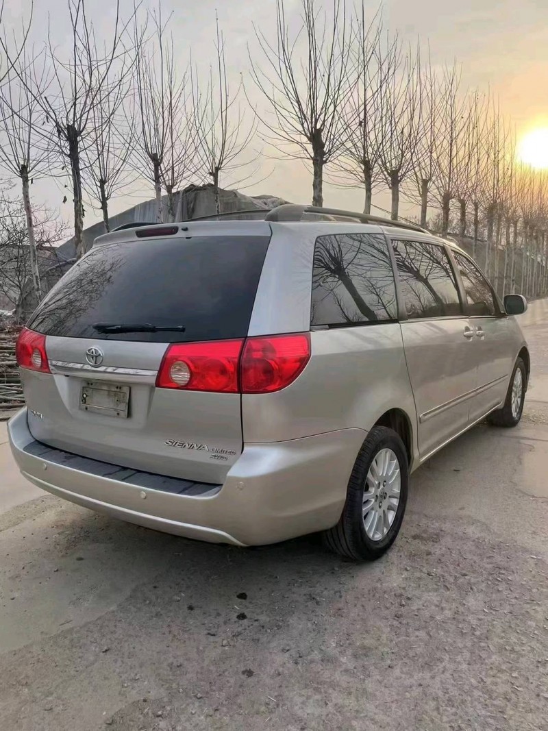 潍坊11年丰田塞纳7