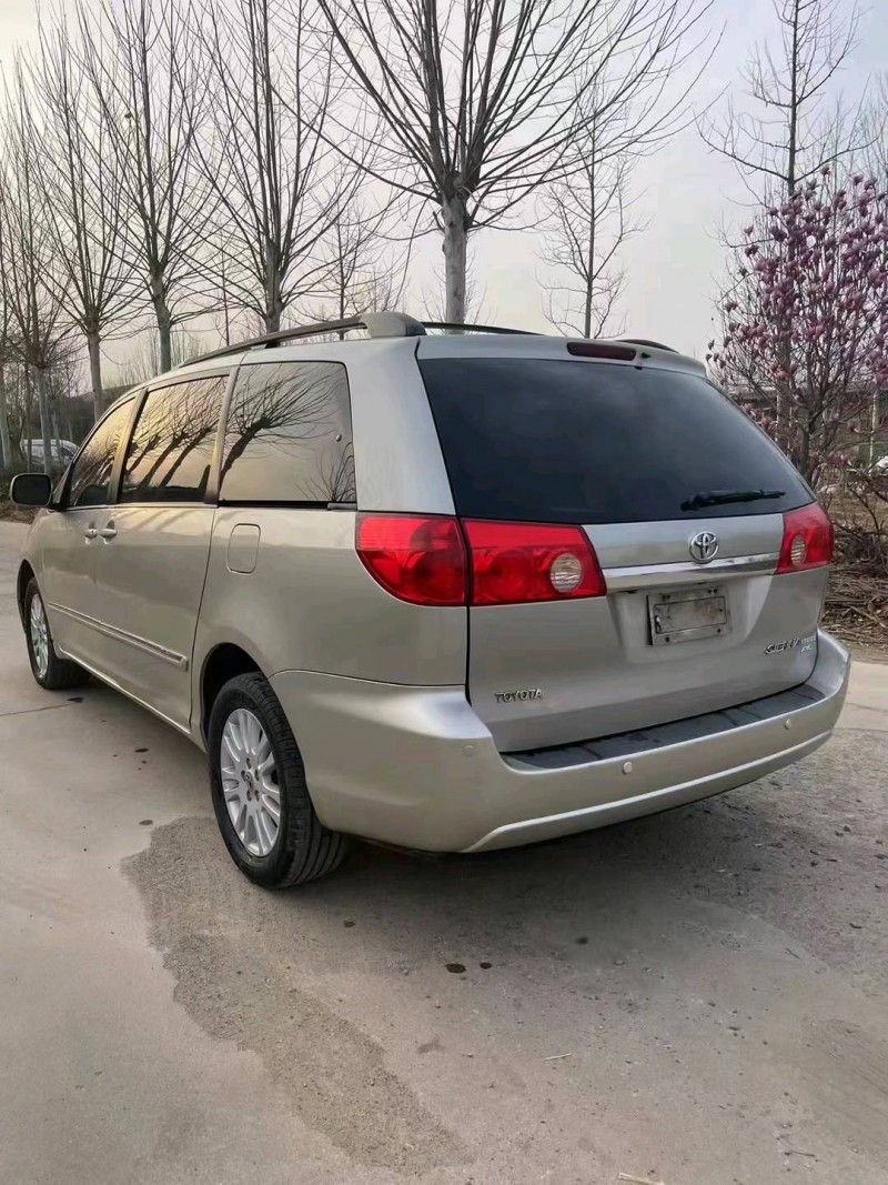 潍坊11年丰田塞纳8