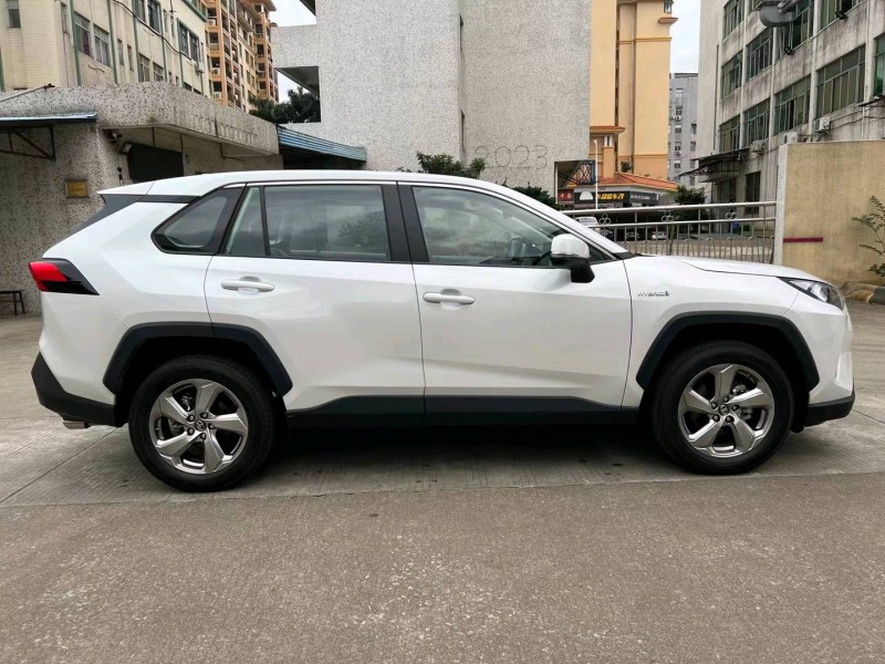 中山22年丰田RAV42