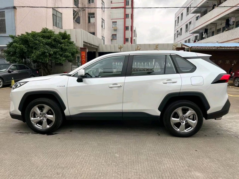 中山22年丰田RAV43