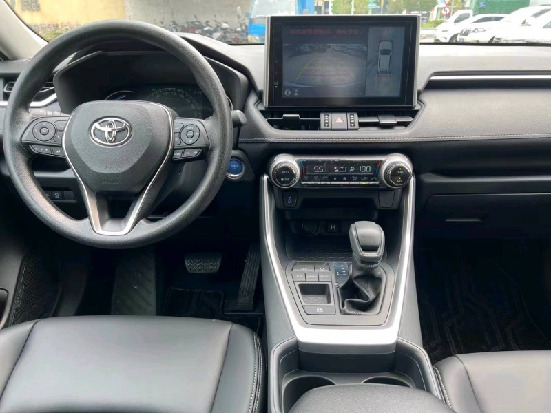 中山22年丰田RAV47