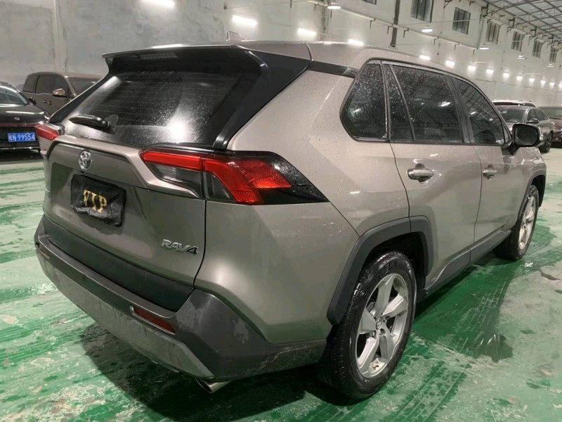 广州22年丰田RAV4荣放5