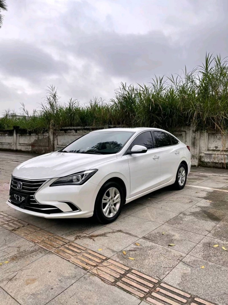 东莞20年长安汽车逸动2