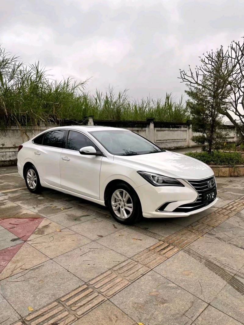 东莞20年长安汽车逸动3