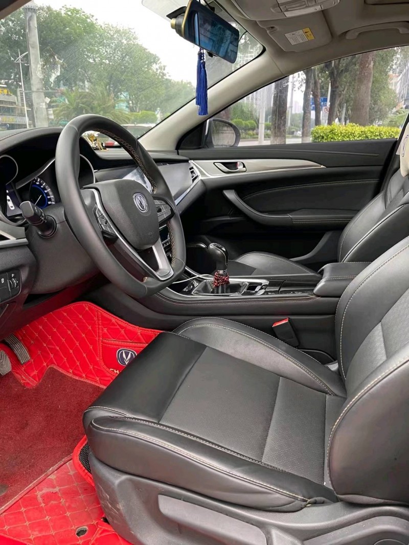 东莞20年长安汽车逸动6