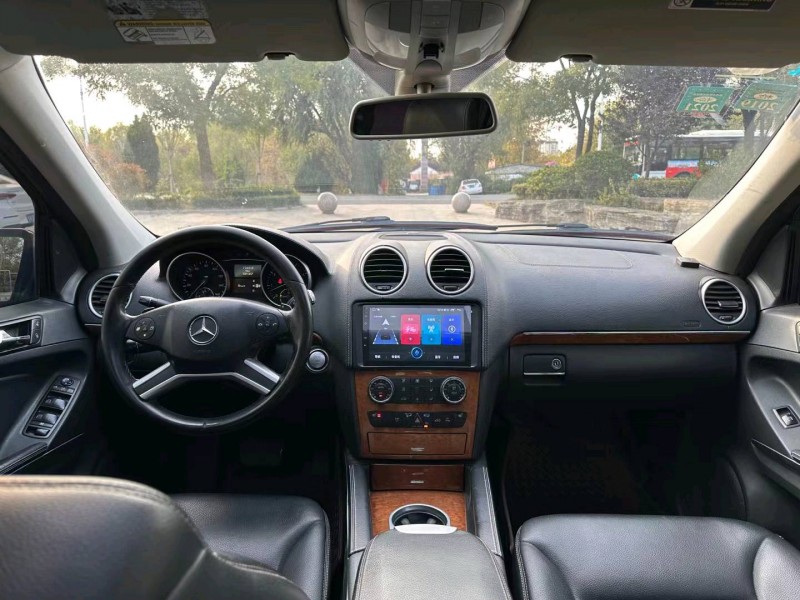 青岛12年奔驰GL8