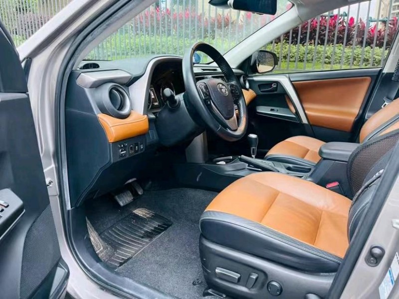 东莞18年丰田RAV4荣放4