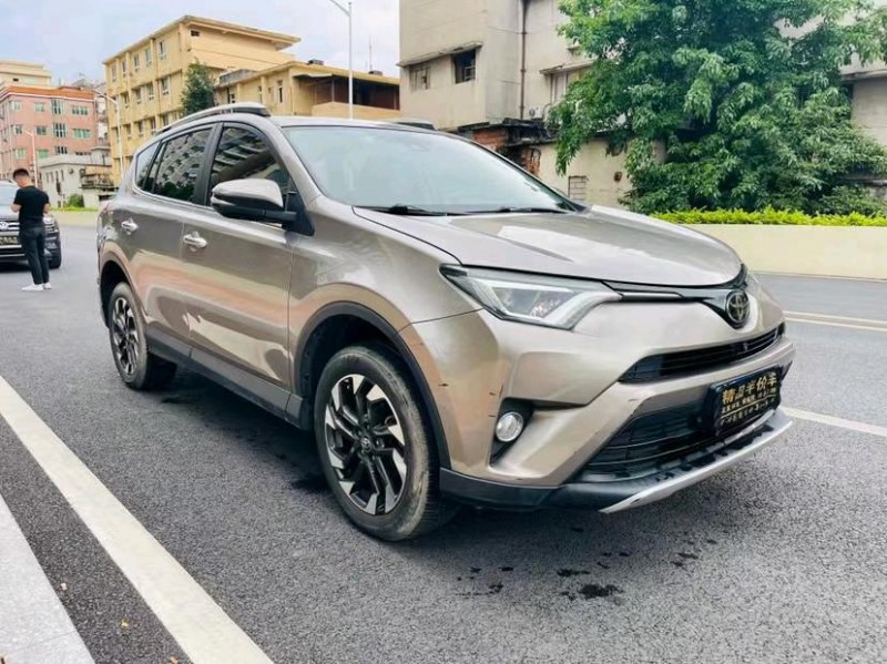 东莞18年丰田RAV4荣放3