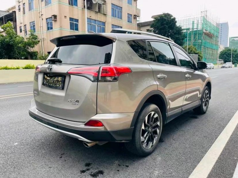 东莞18年丰田RAV4荣放7