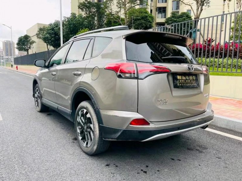 东莞18年丰田RAV4荣放8