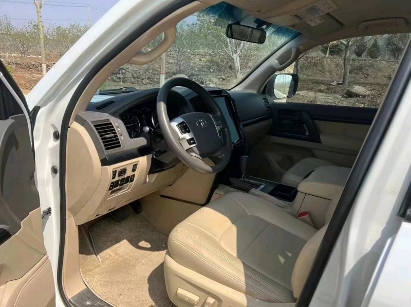 济南16年丰田兰德酷路泽8