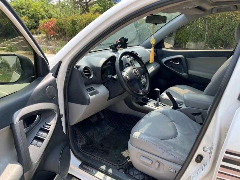 青岛10年丰田RAV4荣放4