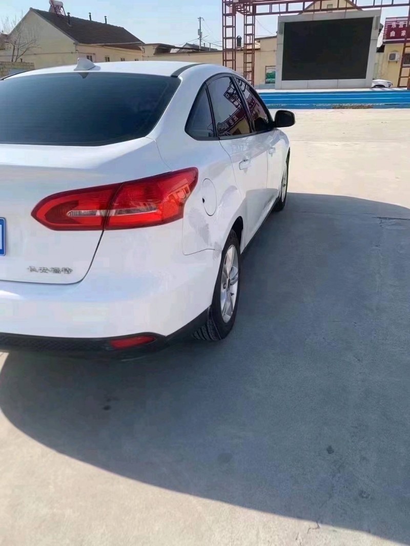 青岛16年福特福克斯8