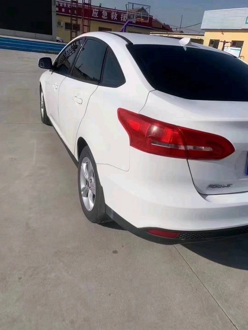 青岛16年福特福克斯7