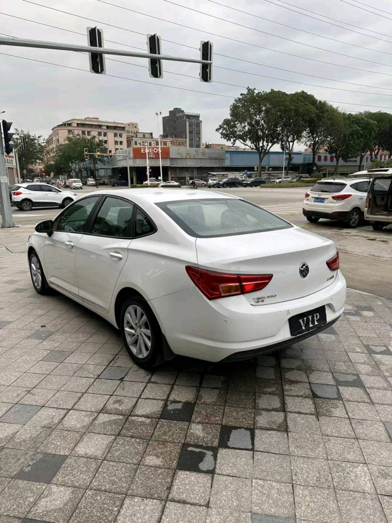 东莞17年别克威朗5