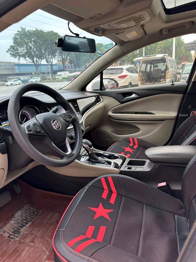 东莞17年别克威朗8