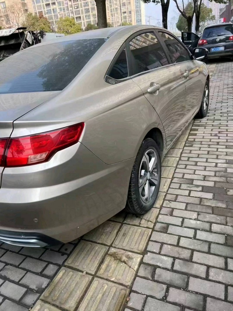 淮南18年吉利帝豪GL9