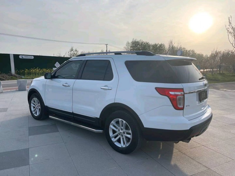 徐州15年福特探险者4