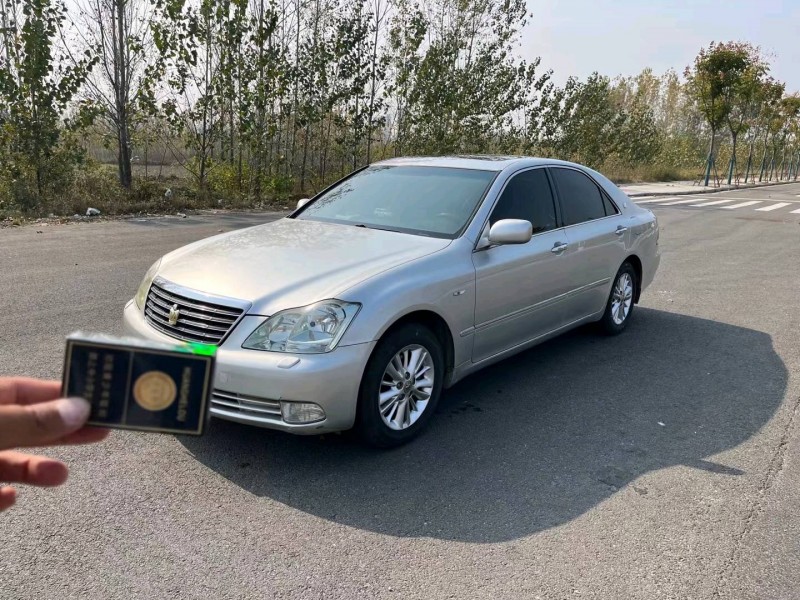 武汉10年丰田皇冠3