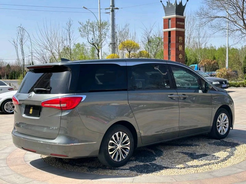 青岛18年别克GL84